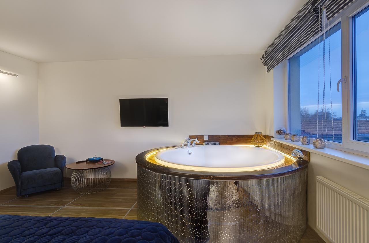 June Street Spa Apartments Vilna Exterior foto